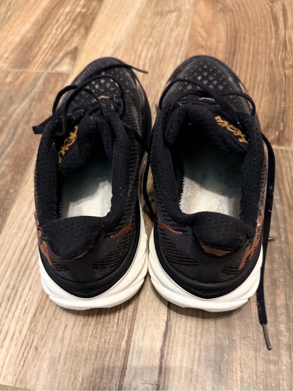 Hoka Women's Clifton 9 Sneakers - Picture 4 of 7